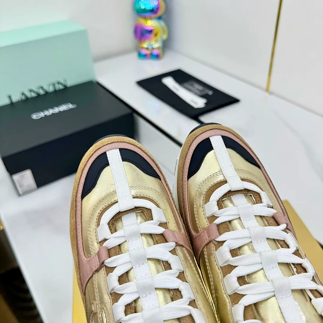 👟👟Ex-factory price 600👟👟High quality! ! ! CHANEL Chanel 25A latest thick-soled casual sports shoes. The counter is synchronized. The counter is very popular. It is a shoe that is very difficult to buy. The most popular thick-soled casual shoes on the Internet. As you can imagine, the most popular thick-soled casual shoes can not be missed. It has both good looks and comfort. Simple and versatile. The thick sole increases the height and is super versatile. Whoever wears it will look better. Upper: cowhide stitching. Lining: breathable mesh. Outsole: TPU original outsole. Size: 35-41 👉